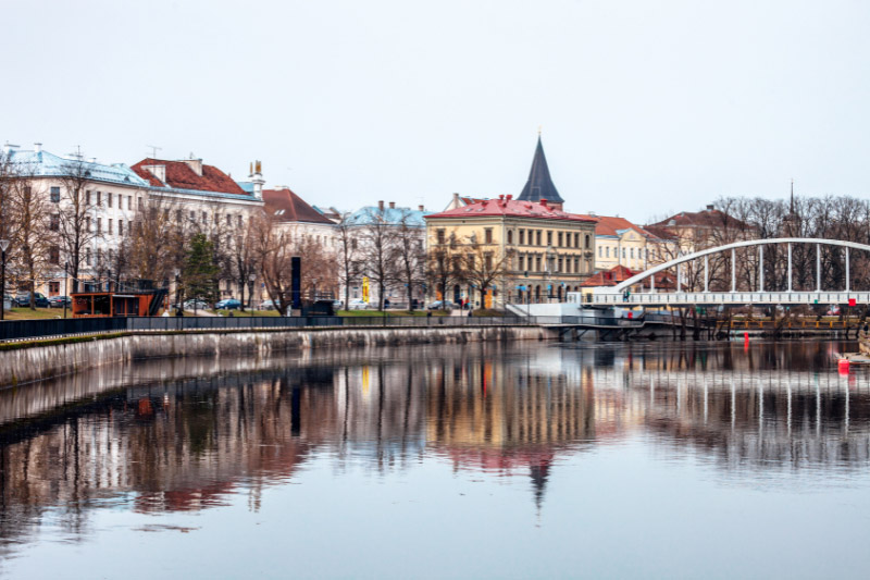 Blick auf Tallin vom Fluss aus.