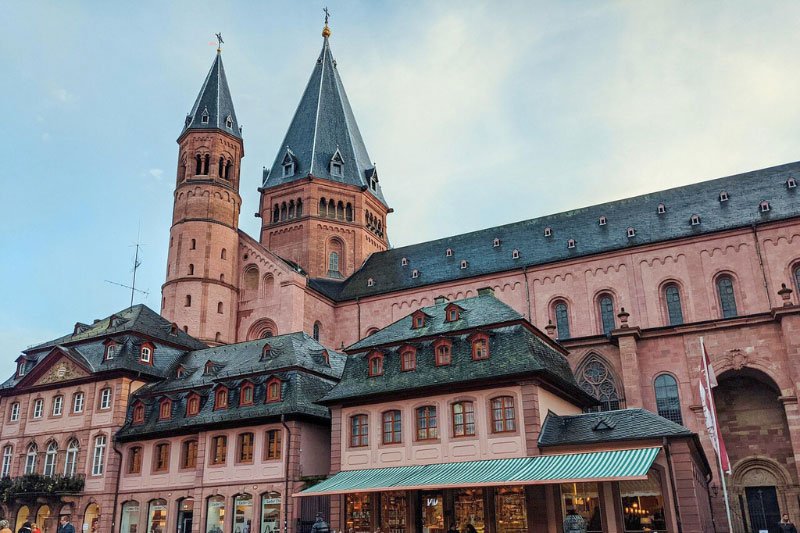 Seitenansicht vom Mainzer Dom