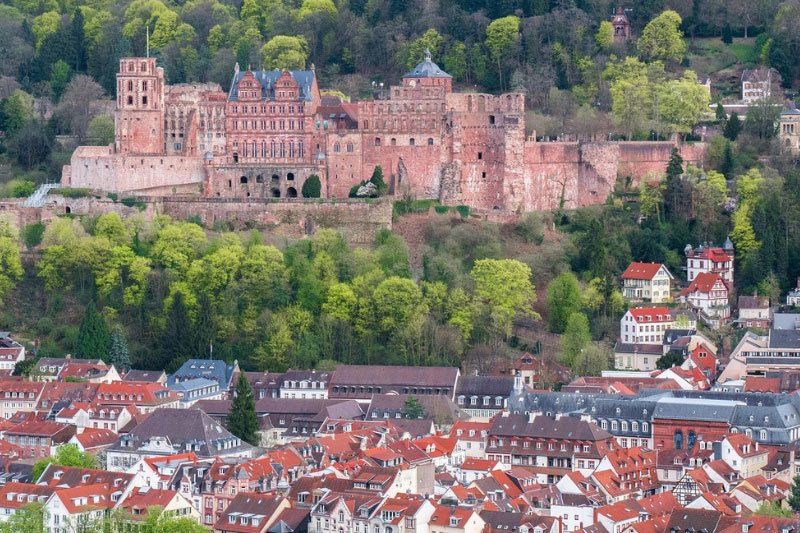 Das Heidelberger Schloss aus seitlicher Ansicht