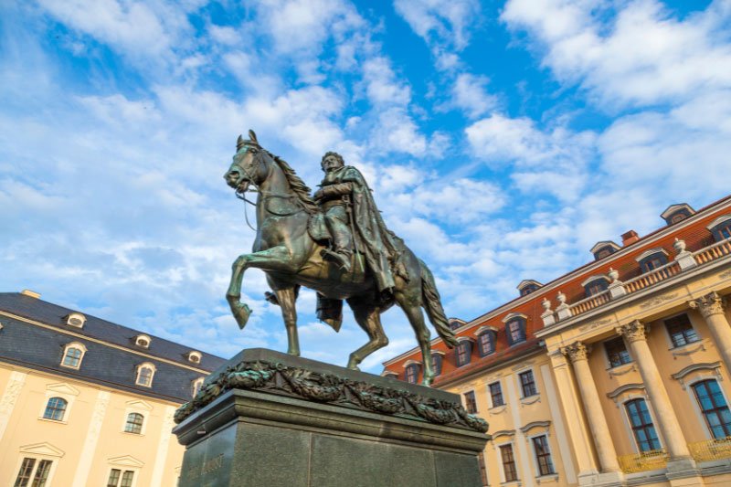 Das Carl-August-Denkmal.